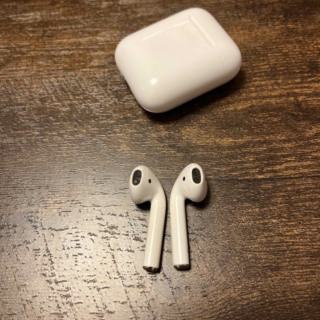 APPLE AirPods with Charging Case MV7N2J/