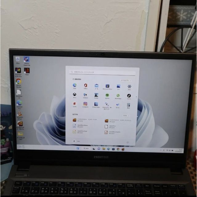 未使用アウトレットWin11超高年式Corei3-11010U/メモリ8/SSD 2