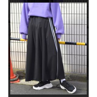 ダブルクローゼット(w closet)の4/9までSALE W closet ダブルラインロングスカート  ジャージ　黒(ロングスカート)