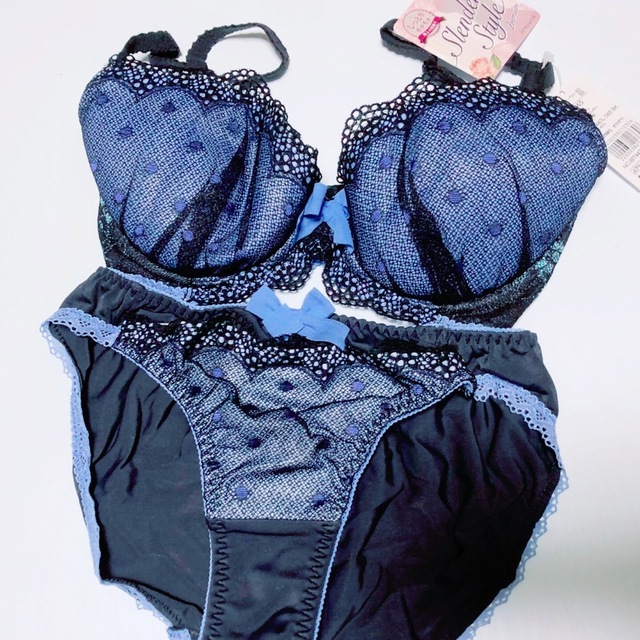 ブラセット【青×黒】D65 レディースの下着/アンダーウェア(ブラ&ショーツセット)の商品写真