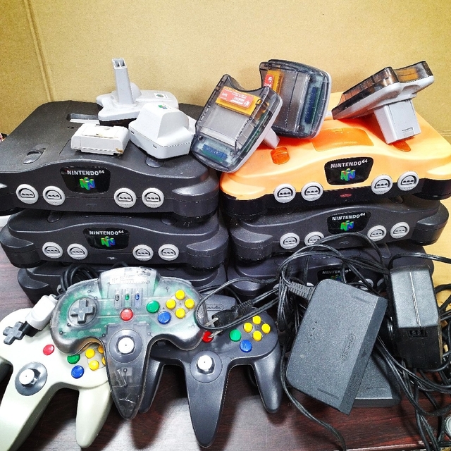 NINTENDO 64(ニンテンドウ64)の《ジャンク品》ニンテンドー64　本体　コントローラー　配線　まとめ エンタメ/ホビーのゲームソフト/ゲーム機本体(家庭用ゲーム機本体)の商品写真