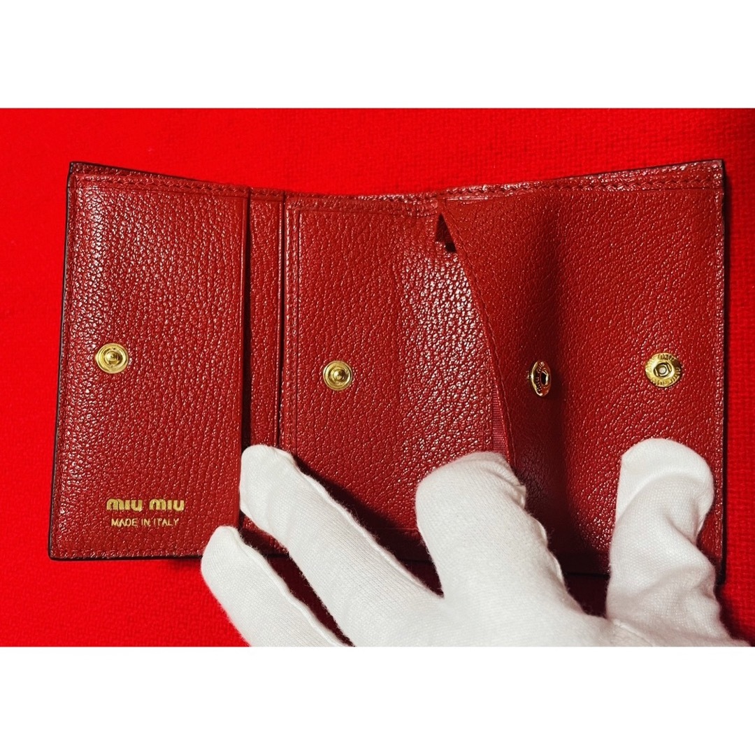 定価¥58300新品】miumiu ミュウミュウ ロゴ 二つ折り財布 レッド 赤 - 財布