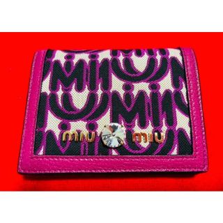 ミュウミュウ(miumiu)の定価¥58300.新品】miumiu ミュウミュウ　二つ折り財布　ピンク(財布)