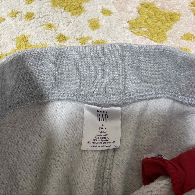 GAP(ギャップ)のGAP キッズ　ボトムス　モンスター　100 105 4years キッズ/ベビー/マタニティのキッズ服男の子用(90cm~)(パンツ/スパッツ)の商品写真