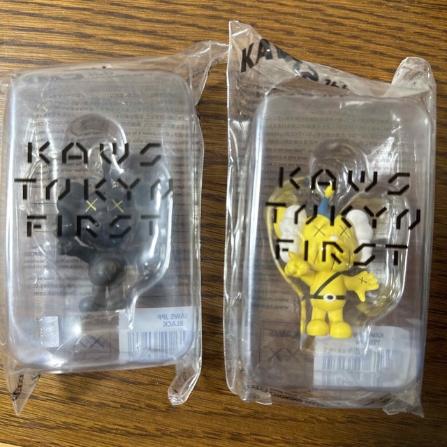 KAWS TOKYO FIRST ピーポ　JPP(Yellow/Black)エンタメ/ホビー