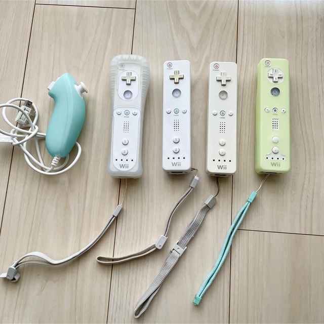 Wii(ウィー)の【6点セット】Wii 本体 リモコン ヌンチャク セット エンタメ/ホビーのゲームソフト/ゲーム機本体(家庭用ゲーム機本体)の商品写真