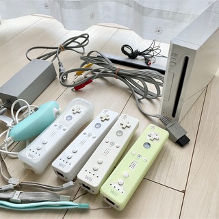 ウィー(Wii)の【6点セット】Wii 本体 リモコン ヌンチャク セット(家庭用ゲーム機本体)