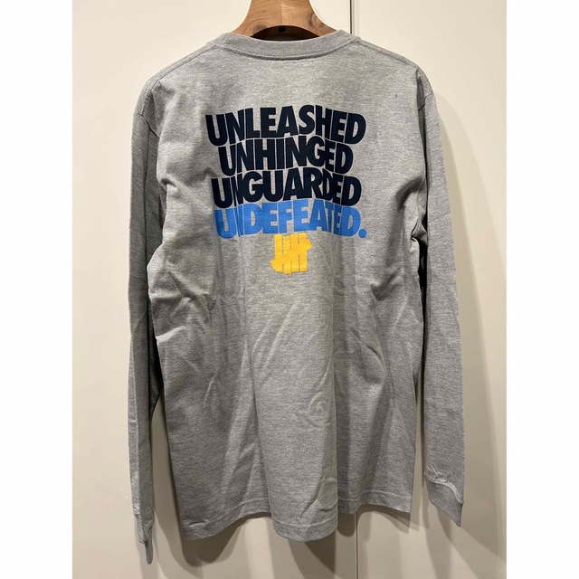 UNDEFEATED(アンディフィーテッド)のUNDEFEATED 長袖Tシャツ　Ｍサイズ メンズのトップス(Tシャツ/カットソー(七分/長袖))の商品写真