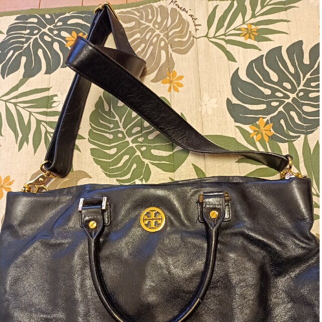 Tory Burch(トリーバーチ)のTORY BURCH レザーバッグ　黒　　お値下げします。 レディースのバッグ(ショルダーバッグ)の商品写真