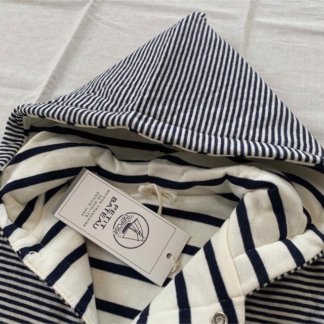 PETIT BATEAU(プチバトー)のプチバトー　チュビックマリニエールケープ　ポンチョ　新品 キッズ/ベビー/マタニティのベビー服(~85cm)(ジャケット/コート)の商品写真