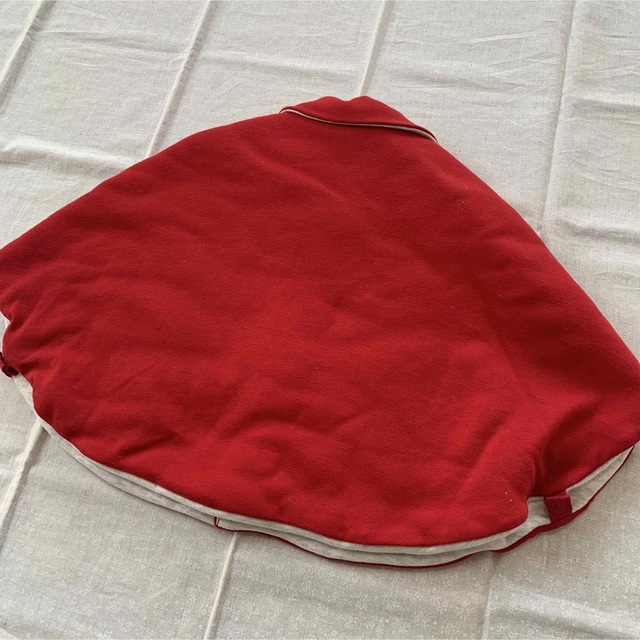 PETIT BATEAU(プチバトー)のプチバトー　ケープ　ポンチョ　赤色　未使用 キッズ/ベビー/マタニティのベビー服(~85cm)(ジャケット/コート)の商品写真
