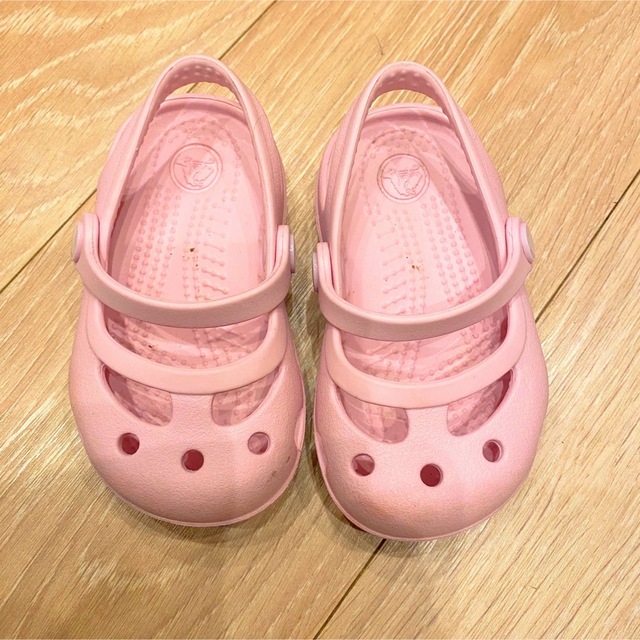 crocs(クロックス)のクロックス 女の子 12cm C4 ピンク キッズ/ベビー/マタニティのベビー靴/シューズ(~14cm)(サンダル)の商品写真