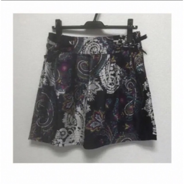 TOMORROWLAND(トゥモローランド)のMACPHEE 紺 紫 ペイズリー ボタニカル 台形 スカート レディースのスカート(ミニスカート)の商品写真