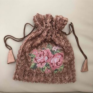 薔薇の刺繍の巾着袋(ポーチ)