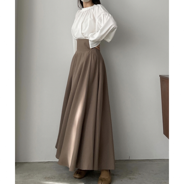 loeure ハイウエストロングスカート　ベージュ レディースのスカート(ロングスカート)の商品写真