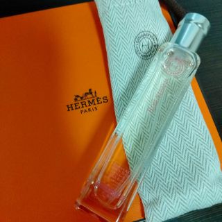 Hermes - 【エルメス】香水 ローズイケバナ 15ml 1本 (箱、布カバー