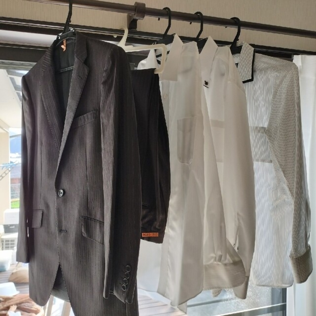 PAZZO(パッゾ)のスーツ ワイシャツ3枚付き ダークブラウン PAZZO collection メンズのスーツ(セットアップ)の商品写真