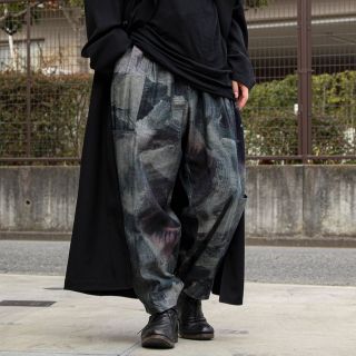 ヨウジヤマモトプールオム(Yohji Yamamoto POUR HOMME)のヨウジヤマモト プールオム 21SS 脇釦絵プリントパンツ HD-P21-007(デニム/ジーンズ)