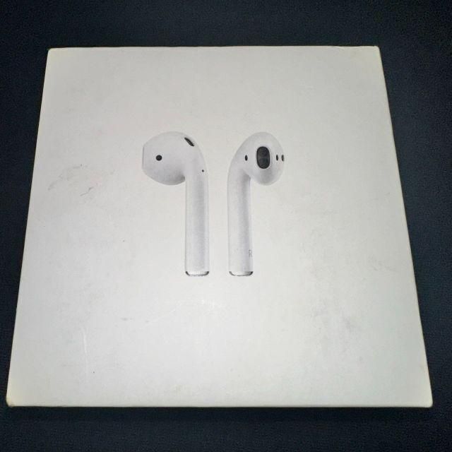 Apple(アップル)のApple AirPods MV7N2J/A スマホ/家電/カメラのオーディオ機器(ヘッドフォン/イヤフォン)の商品写真