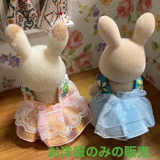 EPOCH(エポック)のシルバニアファミリー　ハンドメイド　服　女の子　着せ替え　ワンピース　2着セット ハンドメイドのぬいぐるみ/人形(人形)の商品写真