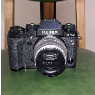 フジフイルム(富士フイルム)の富士フイルムXT-2単焦点レンズ付き(ミラーレス一眼)