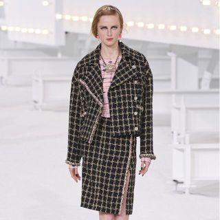 シャネル(CHANEL)の『CHANEL』シャネル2021 長澤まさみ着用　ツイード　チェーン　スカート(ひざ丈スカート)