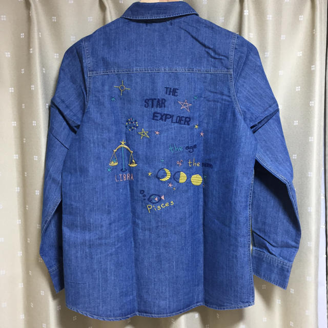 w closet(ダブルクローゼット)のw closet 刺繍デニムシャツ レディースのトップス(シャツ/ブラウス(長袖/七分))の商品写真