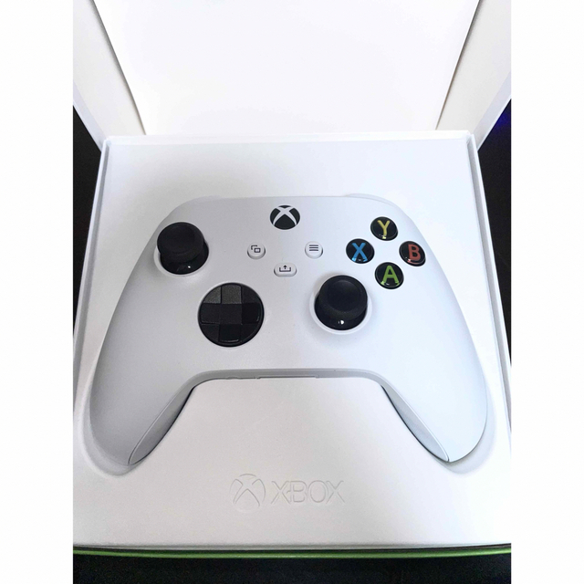 Xbox(エックスボックス)のxbox コントローラー　seriesX S 白　ホワイト エンタメ/ホビーのゲームソフト/ゲーム機本体(その他)の商品写真