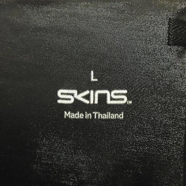 SKINS(スキンズ)のDNAMIC DK9905001 ロングタイツ 黒×黄 デサント国内正規 ECM スポーツ/アウトドアのトレーニング/エクササイズ(その他)の商品写真