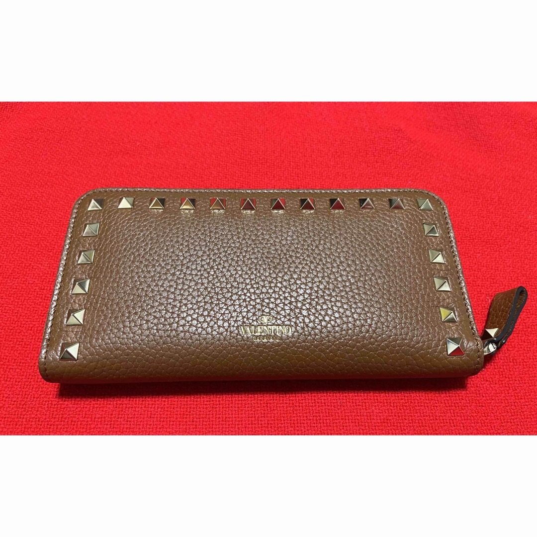 新品.本物 VALENTINO ヴァレンティノ スタッズ長財布 ブラウン 茶色 - 財布