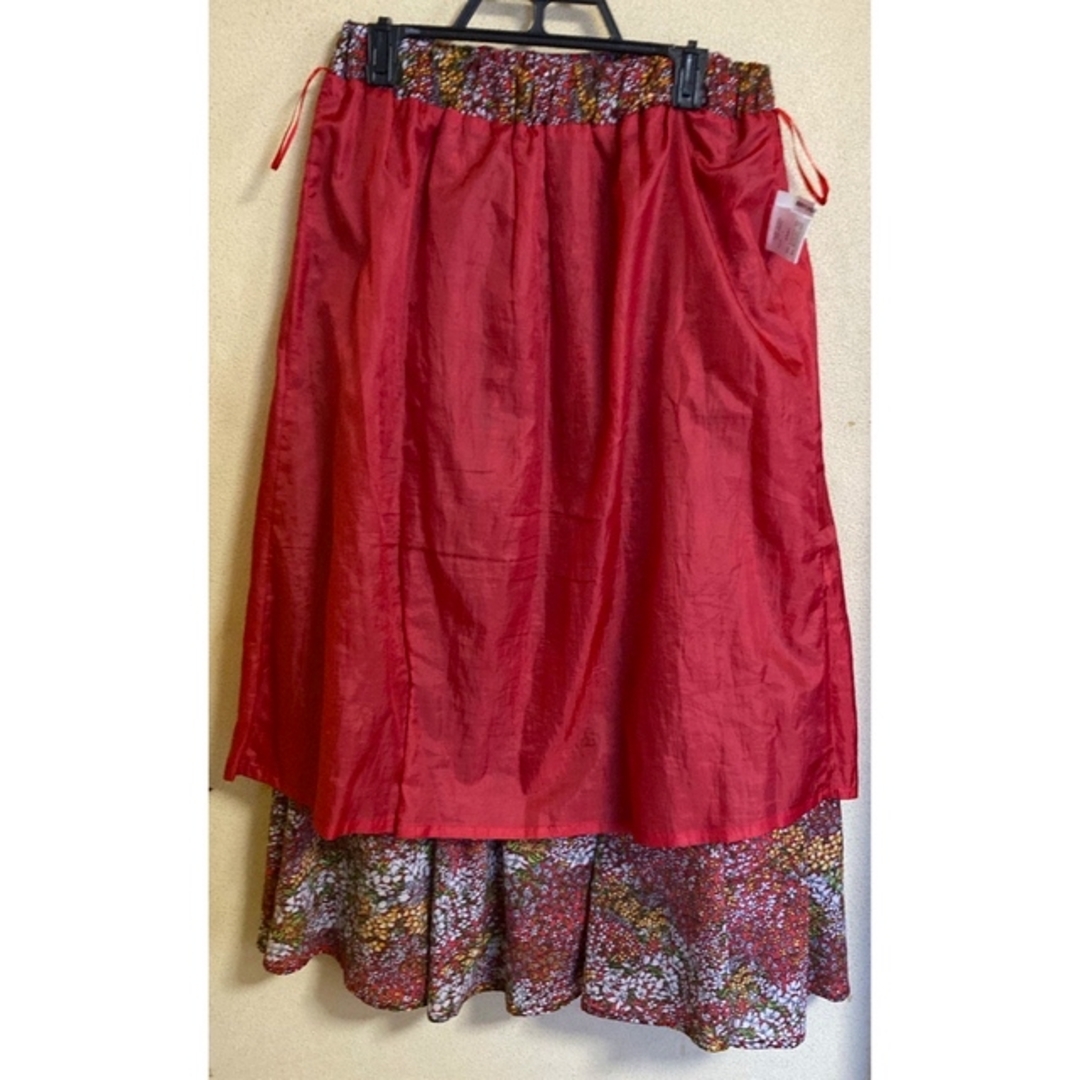 RAY CASSIN FAVORI(レイカズンフェバリ)の花柄 ロングスカート レッド系 レディースのスカート(ロングスカート)の商品写真