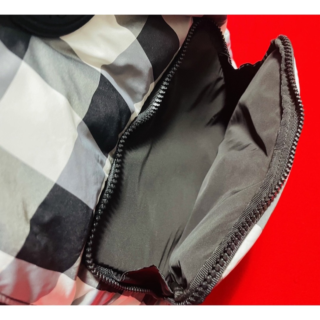 MONCLER(モンクレール)の新品正規　MONCLER モンクレール ロゴ　バックパック　黒　ブラック レディースのバッグ(リュック/バックパック)の商品写真