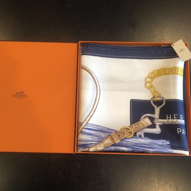 Hermes(エルメス)の【新品未使用】エルメス　カレ スカーフ　90 ツイリー レディースのファッション小物(バンダナ/スカーフ)の商品写真