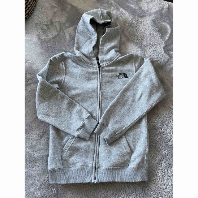 THE NORTH FACE(ザノースフェイス)のノースフェイス　キッズ130 パーカー キッズ/ベビー/マタニティのキッズ服男の子用(90cm~)(ジャケット/上着)の商品写真