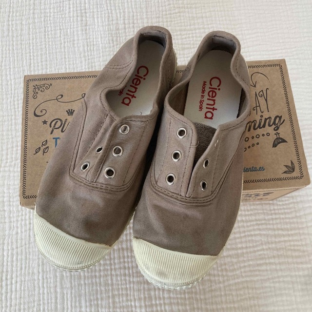 こども ビームス(コドモビームス)のcienta beige 32 シエンタ  ベージュ キッズ/ベビー/マタニティのキッズ靴/シューズ(15cm~)(スニーカー)の商品写真