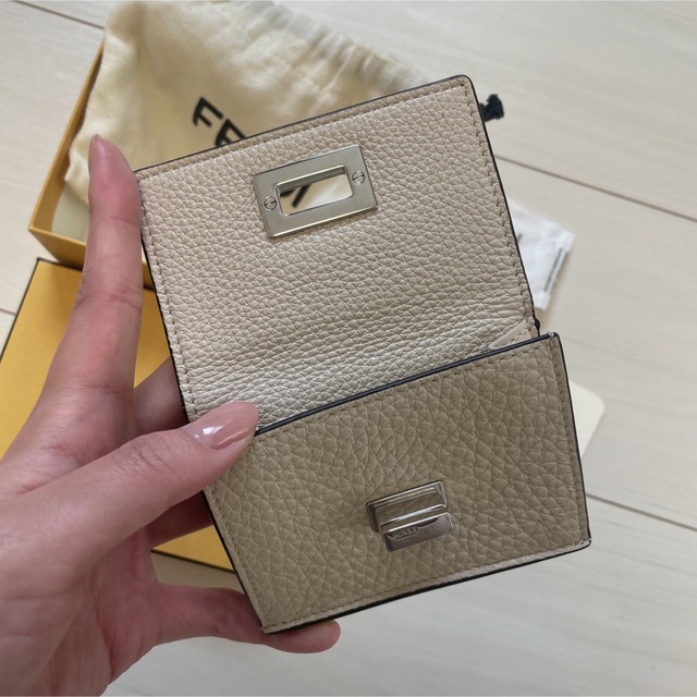 FENDI ピーカブー マイクロ 三つ折り財布 ホワイトレザー
