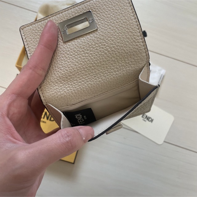 FENDI ピーカブー マイクロ 三つ折り財布 ホワイトレザー