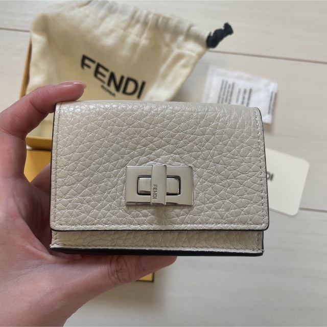 FENDI ピーカブー マイクロ 三つ折り財布