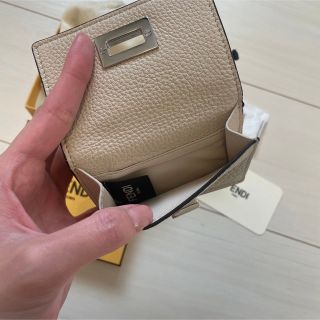 新品 フェンディ FENDI 3つ折り財布 ピーカブー ホワイト 白 マルチ