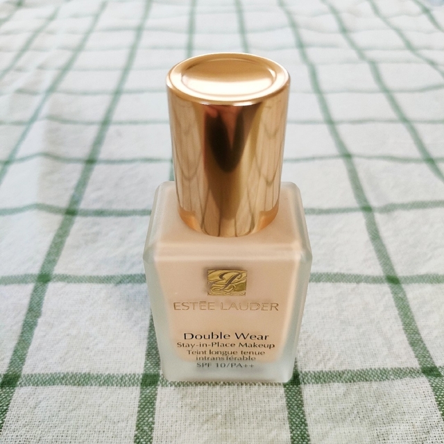 Estee Lauder(エスティローダー)のESTEE LAUDER エスティローダー ダブル ウェア #17 ボーン コスメ/美容のベースメイク/化粧品(ファンデーション)の商品写真