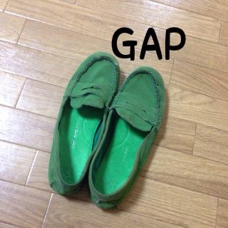 ギャップ(GAP)のGAPグリーンフラットシューズパンプス(ローファー/革靴)