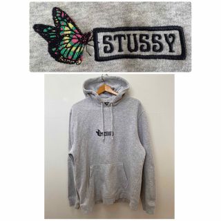 ステューシー(STUSSY)のSTUSSYステューシー　プルオーバーパーカー　バタフライ　刺繍　グレー　L(パーカー)