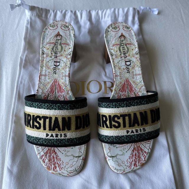 品質が完璧 Christian サイズ35 サンダル ヒールミュール DWAY