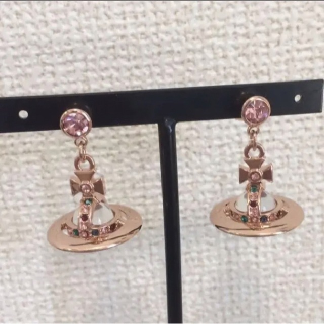 Vivienne Westwood(ヴィヴィアンウエストウッド)のヴィヴィアン　タイニーオーブピアス　ピンクゴールド レディースのアクセサリー(ピアス)の商品写真