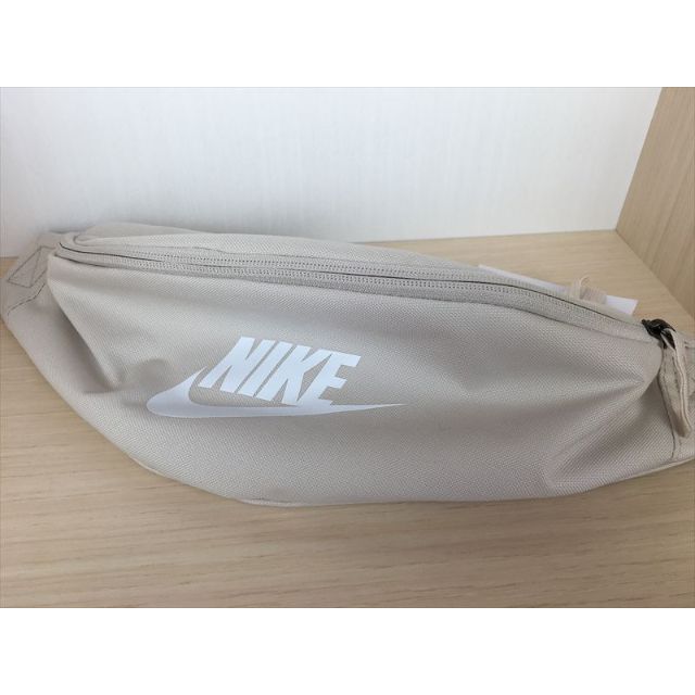 NIKE(ナイキ)のナイキ ヘリテージ ヒップパック ウエストポーチ バック 新品 (57) メンズのバッグ(ボディーバッグ)の商品写真