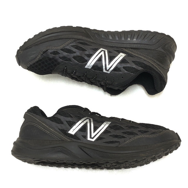 New Balance(ニューバランス)の【中古】ニューバランス NEW BALANCE MI950BS2 ミリタリー スニーカー トレーニングシューズ サイズ：US 9.5 EE WIDE ブラック MADE IN U.S.A　古着 mellow メンズの靴/シューズ(スニーカー)の商品写真