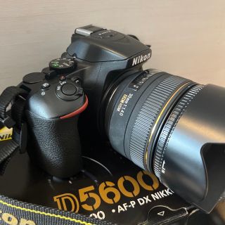 Nikon D5600 レンズキット+レンズ4本、フィルター、3脚、ポーチ