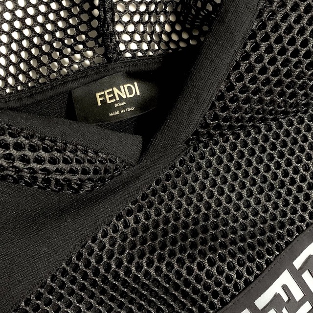 FENDI(フェンディ)の【正規品】FENDI ズッカ柄 メッシュ加工 切替 プルオーバー パーカー／M メンズのトップス(パーカー)の商品写真