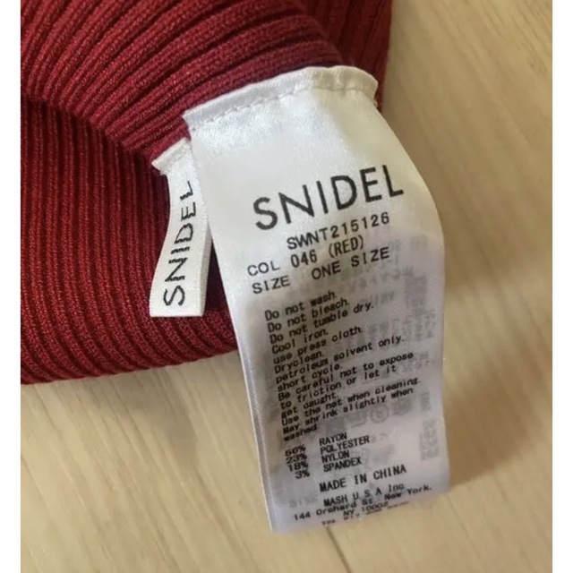 SNIDEL(スナイデル)のsnidel スナイデル ハイネックビスチェニットトップス　赤 レディースのトップス(ニット/セーター)の商品写真