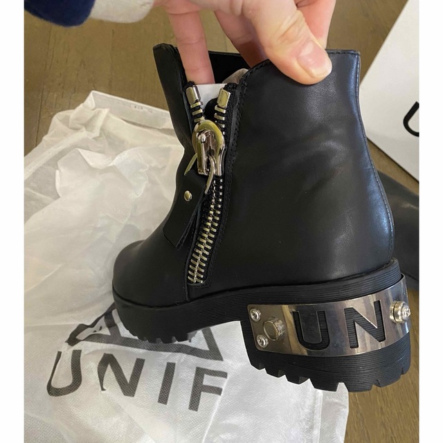 UNIF(ユニフ)のUNIF ユニフ　厚底　ショートブーツ   ジップアッププレート　革　US8 レディースの靴/シューズ(ブーツ)の商品写真